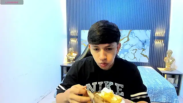 AdrianFranko online show from 05-25-26, 01:39