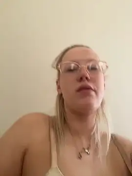 LeniMaria online show from 04-21-26, 05:17