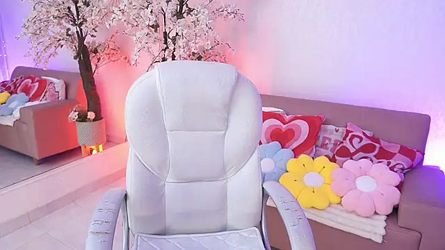 Snapshot of LucyWeisser chatting on 03-20-26, 07:08 LucyWeisser online show from 03-20-26, 07:08