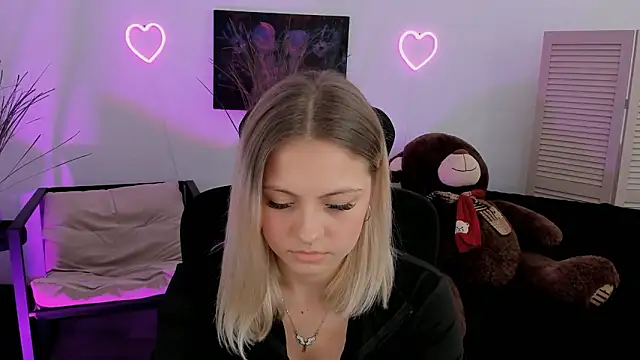 Snapshot of BlossomVibe chatting on 03-18-26, 11:46 BlossomVibe online show from 03-18-26, 11:46