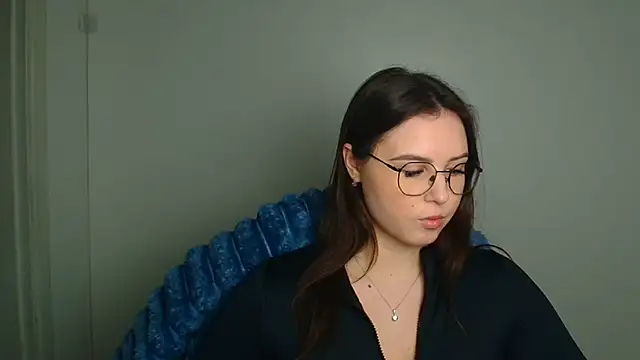 Snapshot of Nika_nik_a chatting on 03-21-26, 08:19 Nika nik a online show from 03-21-26, 08:19