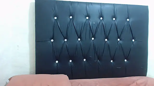 xxJuicyLipsx01 online show from 05-28-26, 08:00