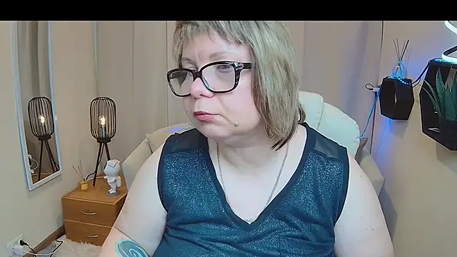 BonnnyBoobsy online show from 05-17-26, 12:23