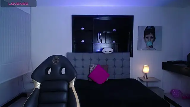 Melannyy V online show from 06-13-26, 01:20