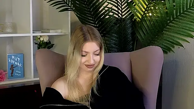 Snapshot of ShuLievens chatting on 03-21-26, 08:19 ShuLievens online show from 03-21-26, 08:19