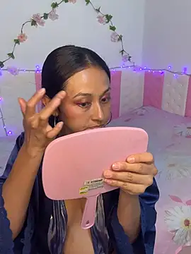 Snapshot of annaiharper chatting on 03-30-26, 12:06 annaiharper online show from 03-30-26, 12:06