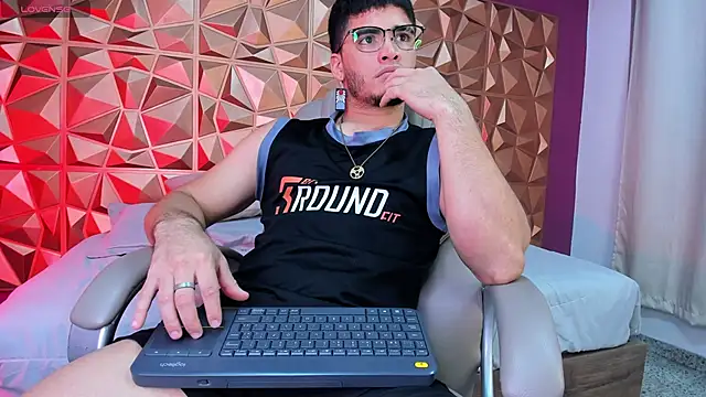 DanteTargaryen online show from 04-16-26, 02:56