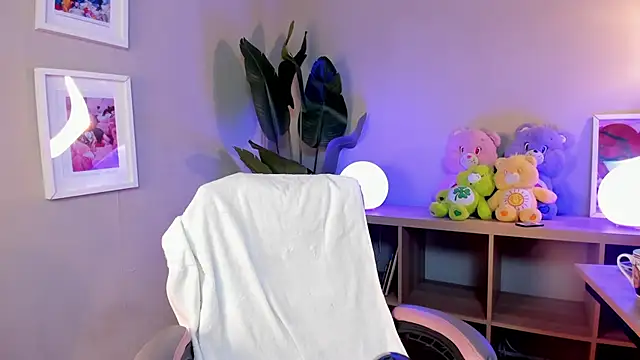 Snapshot of _EmilyRouge_ chatting on 03-23-26, 03:32 EmilyRouge online show from 03-23-26, 03:32