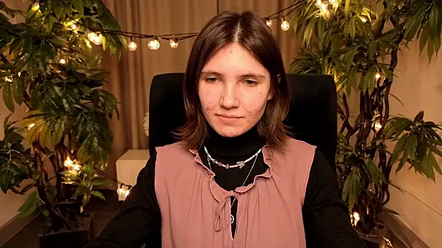 Snapshot of CarmenPhillips chatting on 03-20-26, 11:15 CarmenPhillips online show from 03-20-26, 11:15