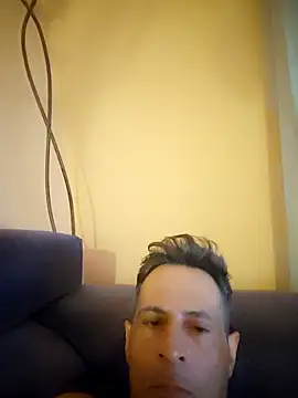 Snapshot of FINCHELABARCAVA chatting on 04-15-26, 11:38 FINCHELABARCAVA online show from 04-15-26, 11:38