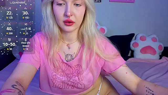 Snapshot of BlondieSummer chatting on 05-23-26, 03:38 BlondieSummer online show from 05-23-26, 03:38
