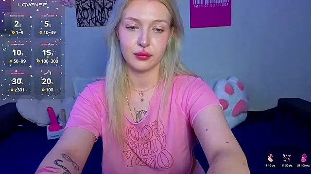 Snapshot of BlondieSummer chatting on 05-29-26, 01:31 BlondieSummer online show from 05-29-26, 01:31