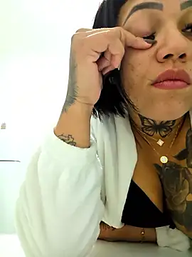Snapshot of millacavalona09 chatting on 06-15-26, 01:52 millacavalona09 online show from 06-15-26, 01:52