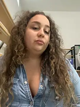 Snapshot of CurlyMaddie chatting on 07-15-26, 09:03 CurlyMaddie online show from 07-15-26, 09:03