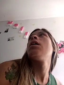 alanna6950 online show from 04-19-26, 01:43
