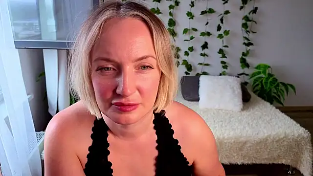 MonikFoxi online show from 07-02-26, 04:29