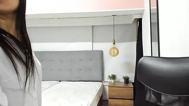 Snapshot of LindaCatalina_ chatting on 03-27-26, 01:11 LindaCatalina online show from 03-27-26, 01:11