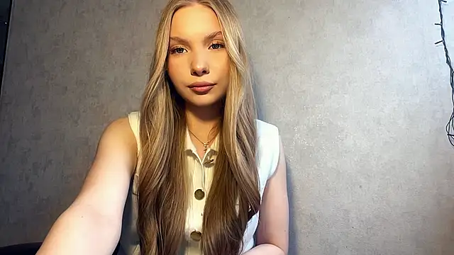 CarolineNine online show from 04-09-26, 02:11