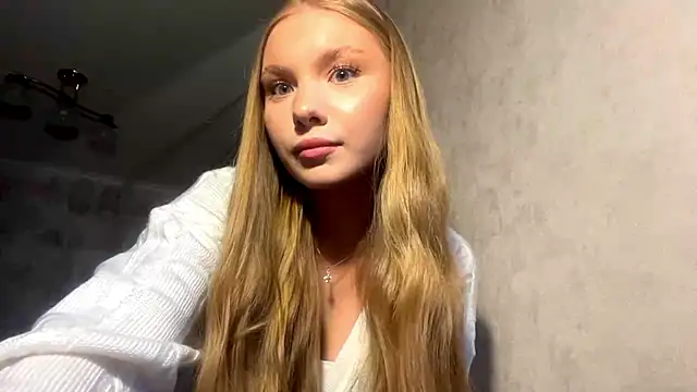 CarolineNine online show from 04-24-26, 03:36
