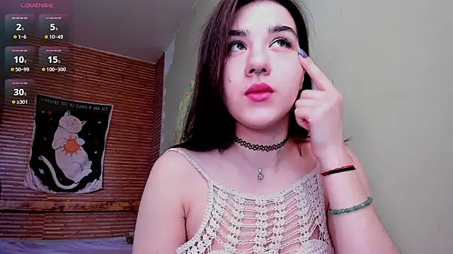 Snapshot of Elly__Green chatting on 05-20-26, 02:18 Elly Green online show from 05-20-26, 02:18