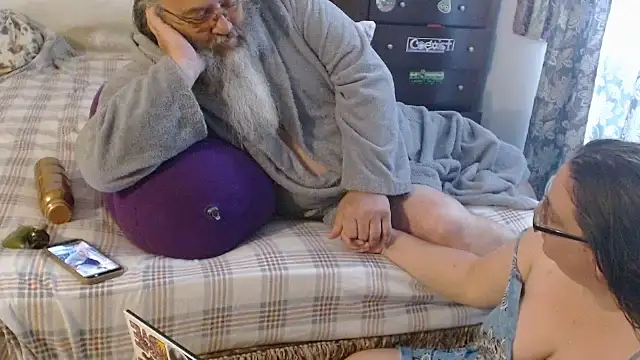 Snapshot of DaddyandMuffin chatting on 03-27-26, 09:25 DaddyandMuffin online show from 03-27-26, 09:25