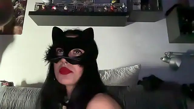 Snapshot of SilentScreamsVan- chatting on 05-04-26, 09:00 SilentScreamsVan- online show from 05-04-26, 09:00