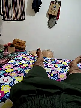 roselover2222 online show from 04-11-26, 04:17