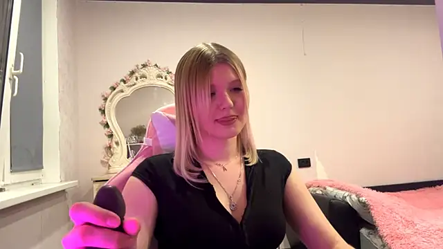 SweettAnny online show from 05-17-26, 07:10