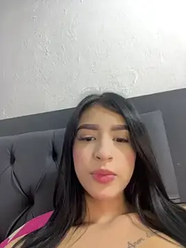 Snapshot of Hannaa_blondee chatting on 04-08-26, 12:32 Hannaa blondee online show from 04-08-26, 12:32