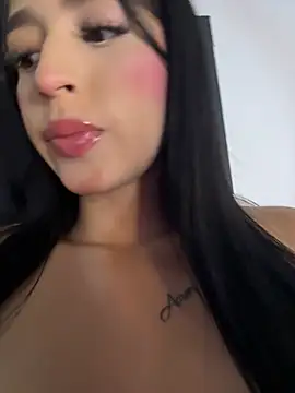 Snapshot of Hannaa_blondee chatting on 05-06-26, 11:43 Hannaa blondee online show from 05-06-26, 11:43