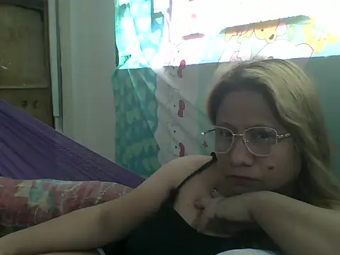 Snapshot of PinayChristine chatting on 05-25-26, 02:06 PinayChristine online show from 05-25-26, 02:06