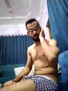 Snapshot of Alimohamed08 chatting on 04-08-26, 08:31 Alimohamed08 online show from 04-08-26, 08:31