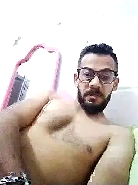 Snapshot of Alimohamed08 chatting on 05-06-26, 09:42 Alimohamed08 online show from 05-06-26, 09:42