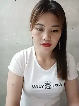 Snapshot of meg_06 chatting on 05-25-26, 02:17 meg 06 online show from 05-25-26, 02:17