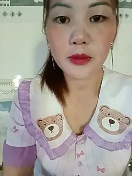 Snapshot of meg_06 chatting on 05-27-26, 02:19 meg 06 online show from 05-27-26, 02:19
