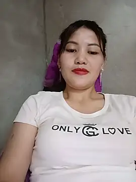 Snapshot of meg_06 chatting on 05-30-26, 12:57 meg 06 online show from 05-30-26, 12:57