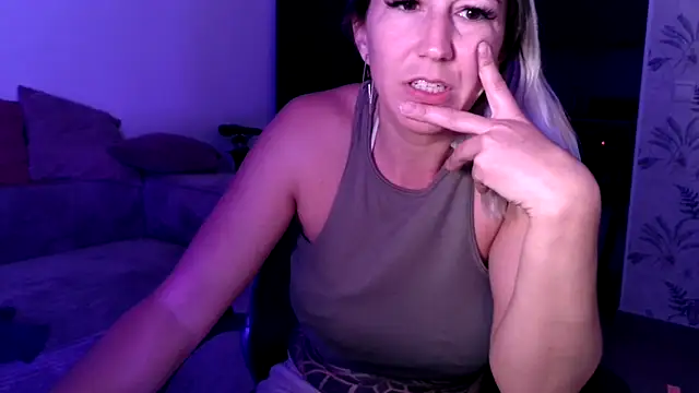 Snapshot of kendra_peach chatting on 03-25-26, 09:10 kendra peach online show from 03-25-26, 09:10