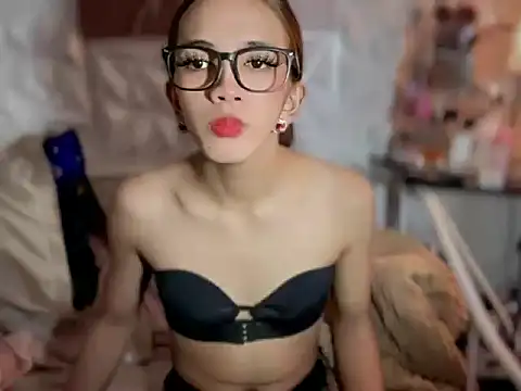 Leijona Milker online show from 04-08-26, 10:04