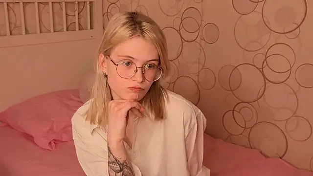 CarleySuski online show from 03-28-26, 05:07