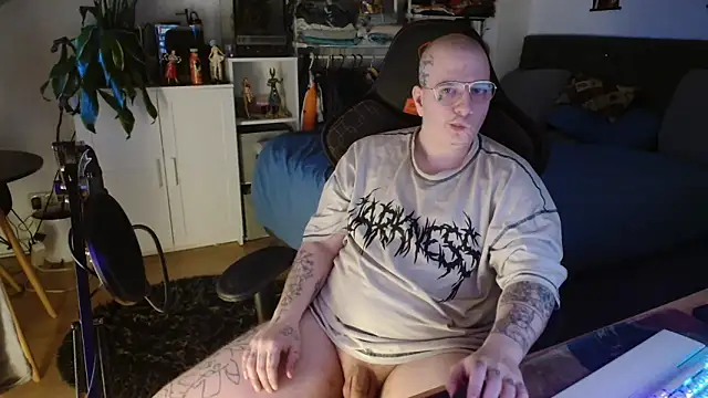 Snapshot of Oderwattboy chatting on 03-24-26, 09:20 Oderwattboy online show from 03-24-26, 09:20