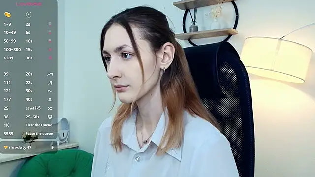 LoraLanett online show from 04-10-26, 02:00
