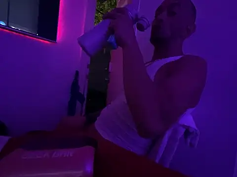 Snapshot of hpcouplee420 chatting on 04-05-26, 05:59 hpcouplee420 online show from 04-05-26, 05:59