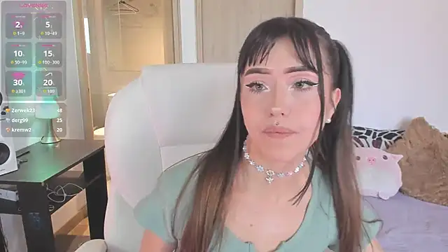 Snapshot of ivyJanne chatting on 04-15-26, 10:32 ivyJanne online show from 04-15-26, 10:32