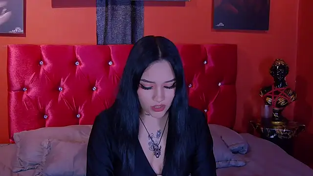 Snapshot of Val_viixen chatting on 04-14-26, 01:39 Val viixen online show from 04-14-26, 01:39