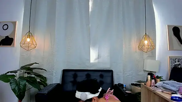 NahomiWhitte online show from 04-27-26, 12:47