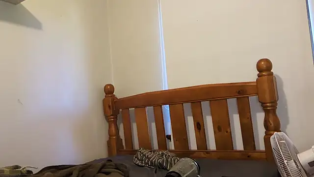 Snapshot of robin103666 chatting on 04-04-26, 01:37 robin103666 online show from 04-04-26, 01:37