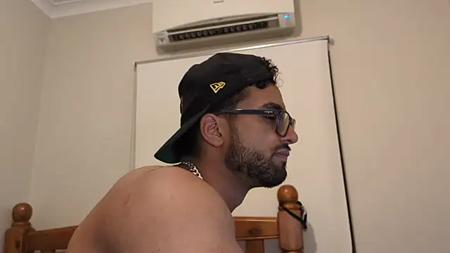 Snapshot of robin103666 chatting on 04-04-26, 02:47 robin103666 online show from 04-04-26, 02:47