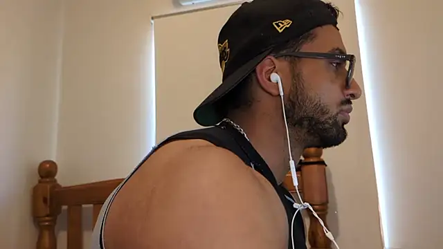 Snapshot of robin103666 chatting on 04-05-26, 06:21 robin103666 online show from 04-05-26, 06:21