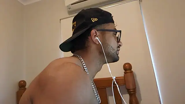 Snapshot of robin103666 chatting on 04-06-26, 06:47 robin103666 online show from 04-06-26, 06:47