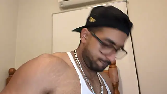 Snapshot of robin103666 chatting on 04-10-26, 02:11 robin103666 online show from 04-10-26, 02:11